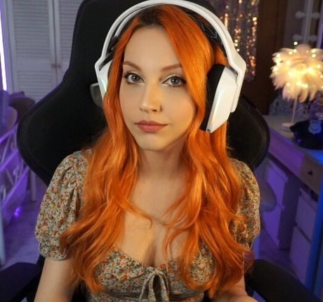 Mona Schon sexy nackten bild