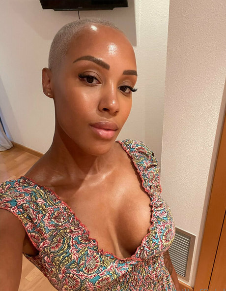 Noemilk exklusive akt bilder