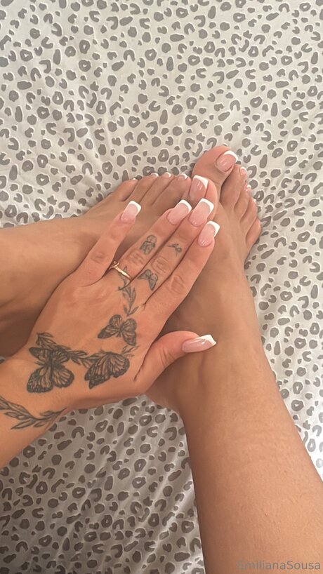 Emiliana Xo nackt akt archiv