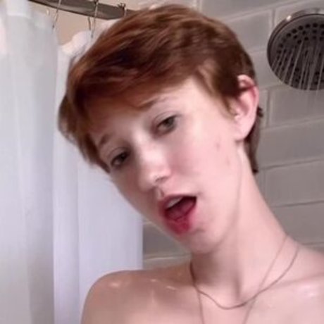 peevesyours schauspielerin nackt galerien