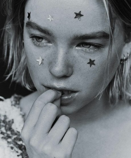 tätowierte rothaarige onlyfans xxx pornografische fotos