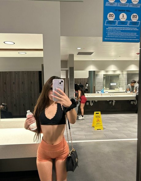 mollige emo-onlyfans top akt foto