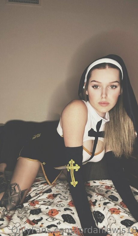 college-onlyfans erwachsene akt bild