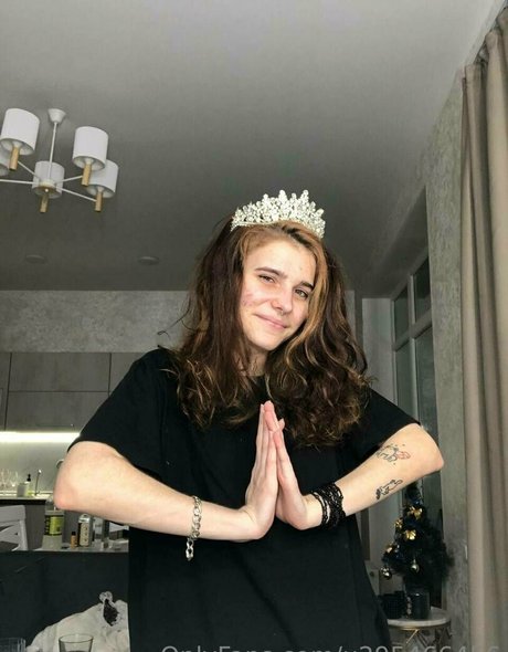 domina facesitting onlyfans kunst top bild