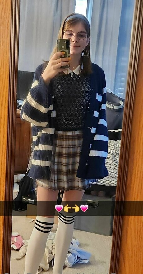 zierliche milf onlyfans xxx pornographische bilder