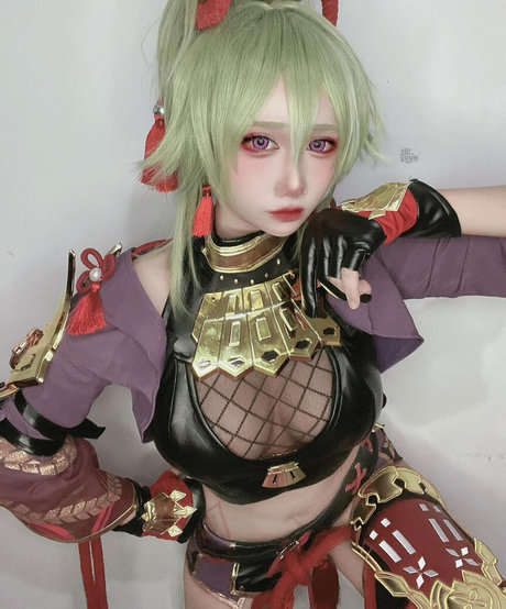 vollbusige brünette onlyfans top sexy bild