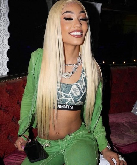 dünne ebenholz-onlyfans porno freie bild