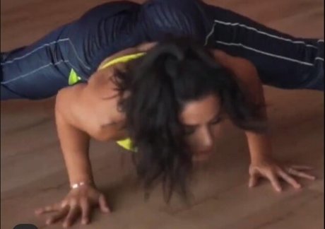 Megan Batoon porno hd galerie