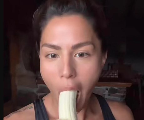 Megan Batoon exklusive nackte bilder