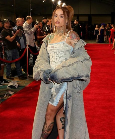 latex-onlyfans top schöne fotos