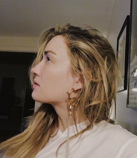 Ashley Johnson hübsche schöne fotos