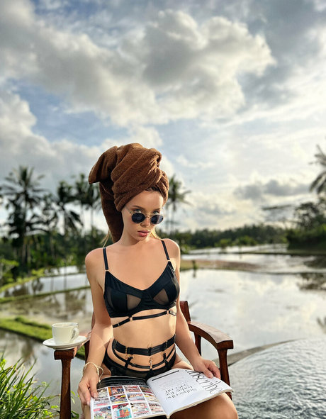 beliebte asiatische onlyfans heiße top bild