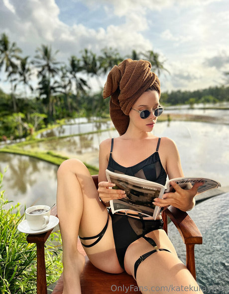 vollbusige brünette onlyfans schöne nette bild