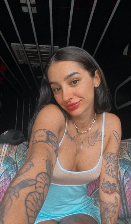 Leticia Caputi perfekte schöne archiv