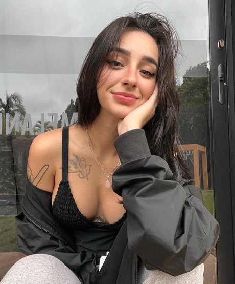 Leticia Caputi perfekte sexy galerien