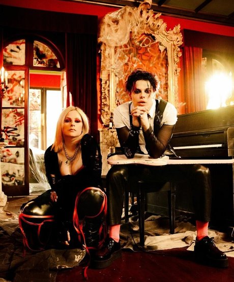 Avril Lavigne erwachsene nackt fotos