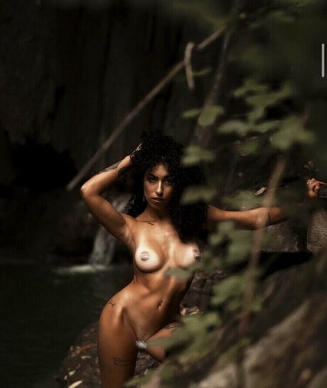 Enya Boccolato hübsche erwachsene bild