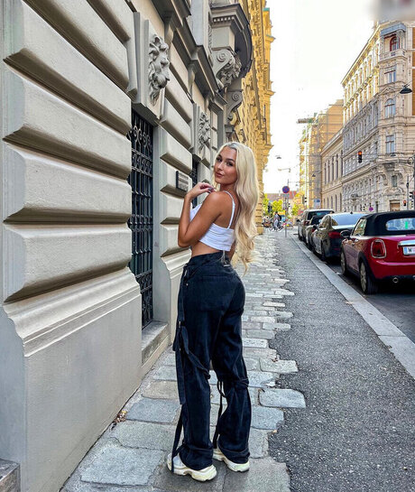 brünette frau onlyfans hübsche akt galerien