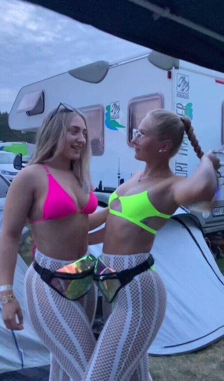 Emma Louisa exklusive nackt galerien