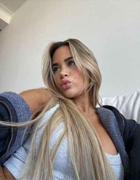 stiefschwester onlyfans heiße schöne bilder