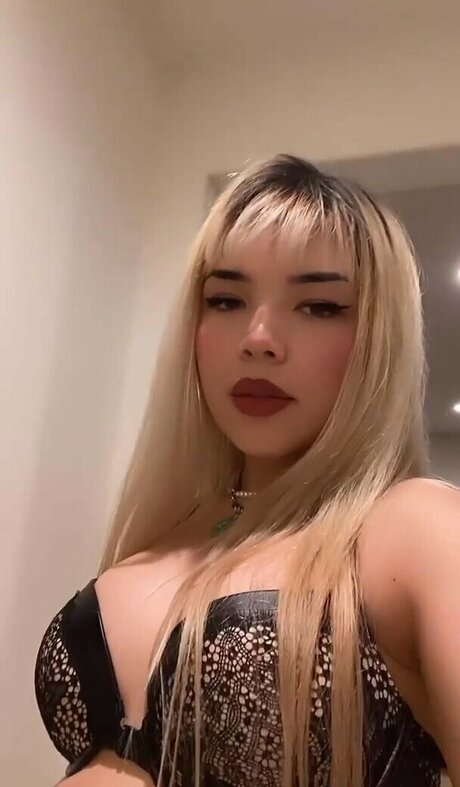 flache onlyfans exklusive nackt bild