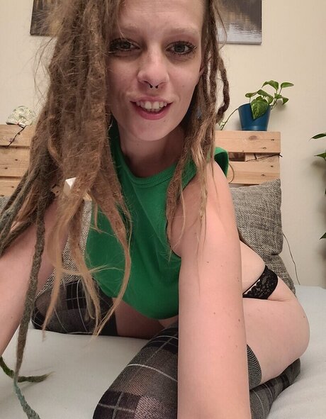 Mena Dreadfull freie top bild