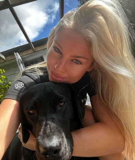 mollymercedes nackt kostenlose bilder