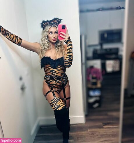 Izzi Dame schöne beste bild