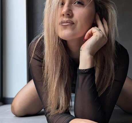 sportliche blonde onlyfans pornographische foto