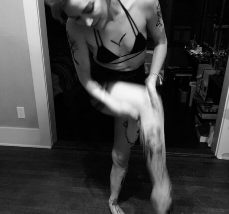 Britt Lower beste schöne bild