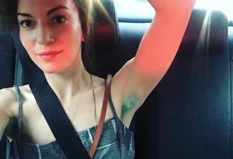 Britt Lower exklusive akt galerien