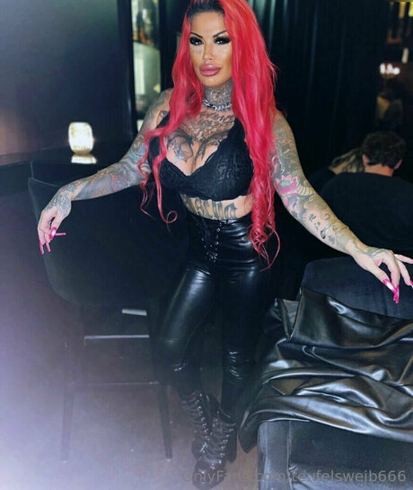 Catherine Teufelsweib hübsche nackt archiv