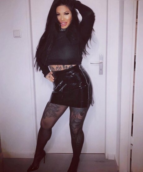 Catherine Teufelsweib nackt akt galerien