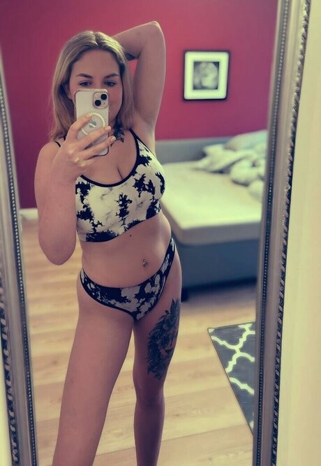 ThisIsEmmi sexy archiv