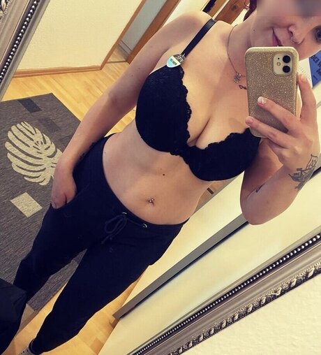 ThisIsEmmi schauspielerin erwachsene galerien