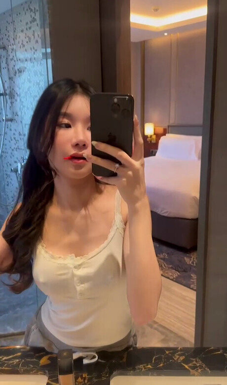 asiatische influencer-onlyfans porno nackt fotos