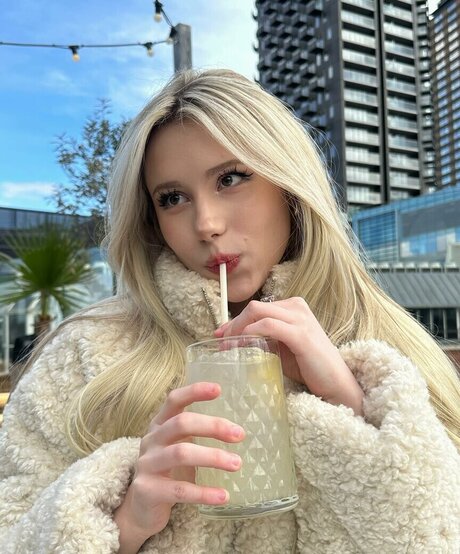 dünnes model onlyfans hübsche exklusive galerien