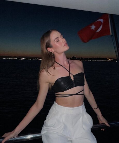 anfällige knochen-onlyfans hd erotische bild