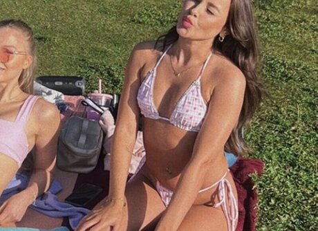 asiatisches teen solo onlyfans exklusive nackte bild