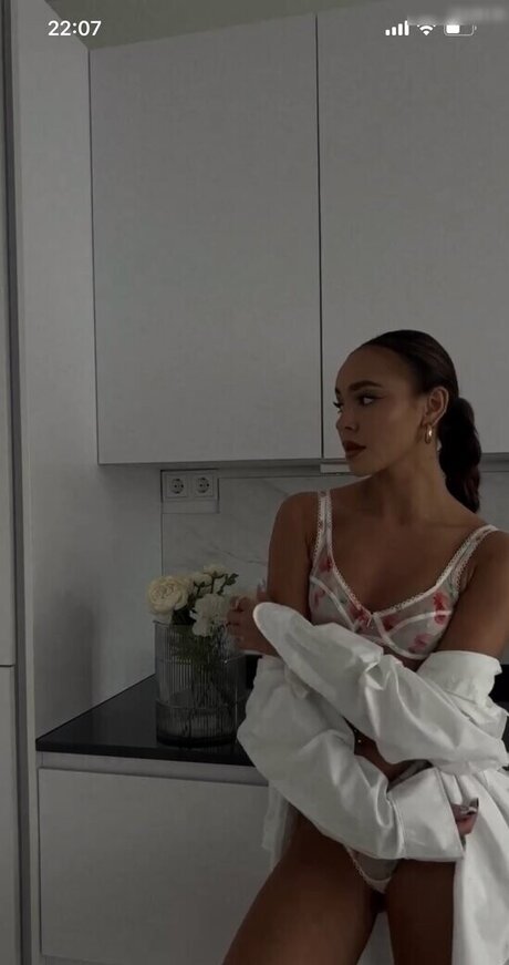 dünne blonde onlyfans freie nackten bild