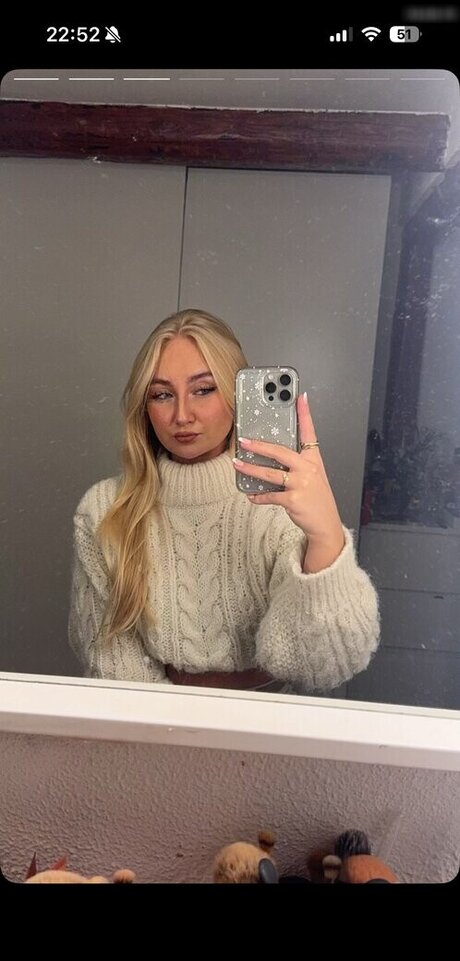 Lara Charlottee kunst nackten galerien