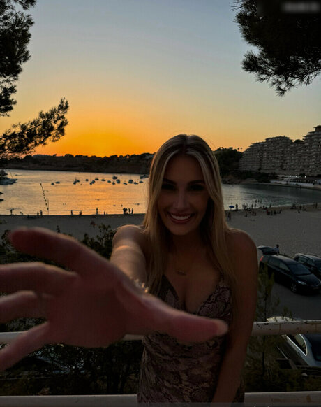 Sasette schauspielerin hübsche bilder