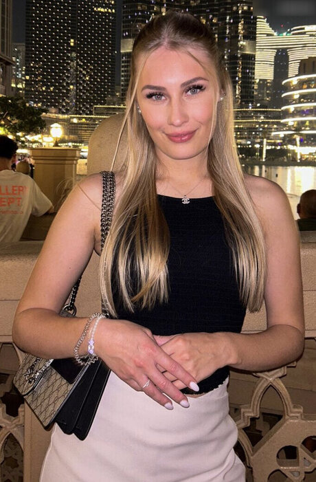 Sasette hübsche porno galerie