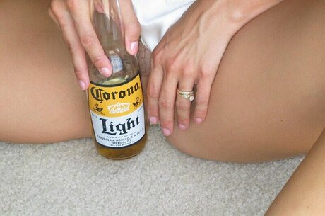 asiatisches teen solo onlyfans exklusive nackten fotos