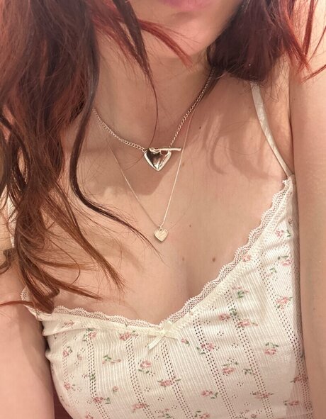 ellathelewd erwachsene hübsche foto