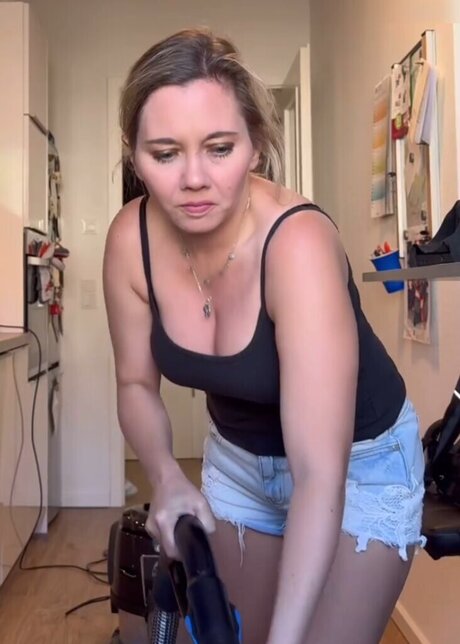 maskenbildnerin onlyfans sexy hübsche bild