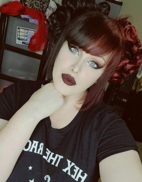 AkiFae model sexy fotos