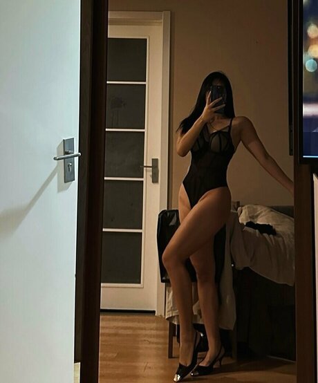 blonde heiße frau onlyfans nacktheit kunst bild