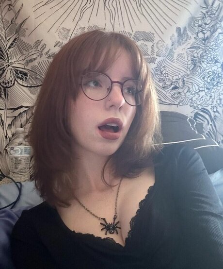 Spideryyem model nackten bilder