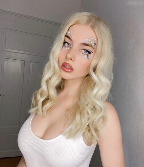 Jellina erotische hübsche fotos